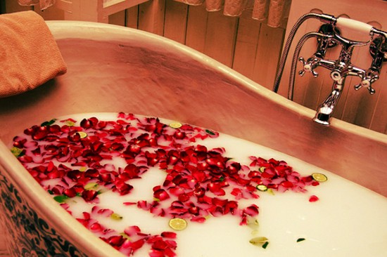 romantic-bathroom-rose-petals-and-lemon-1
